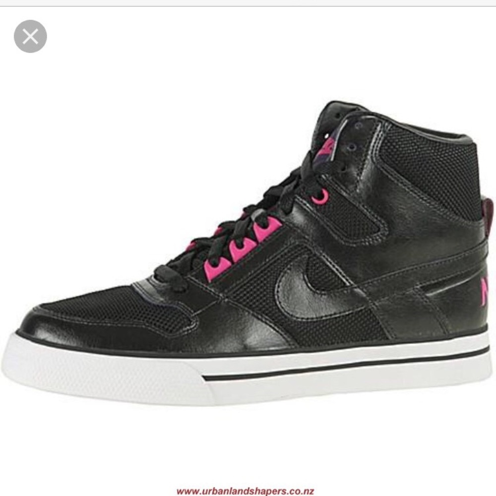 Excellent Condition Nike Delta Force Hi, Sz 7